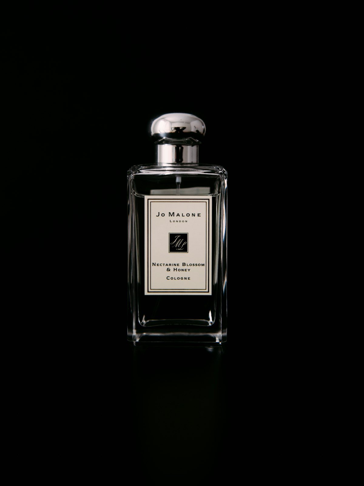 عطر نسائي خفيف — Valmora