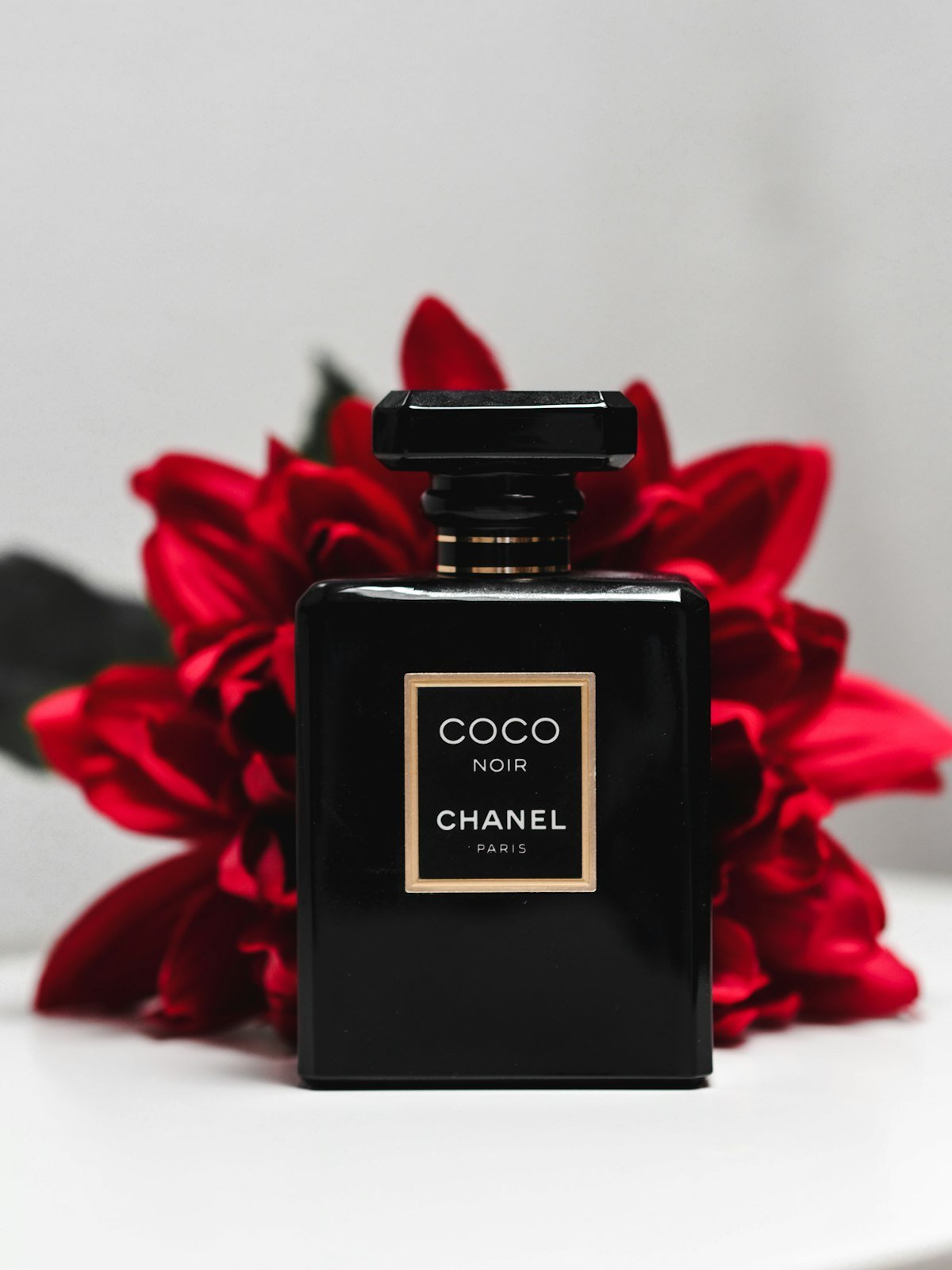 عطر نسائي ناعم — Elvane