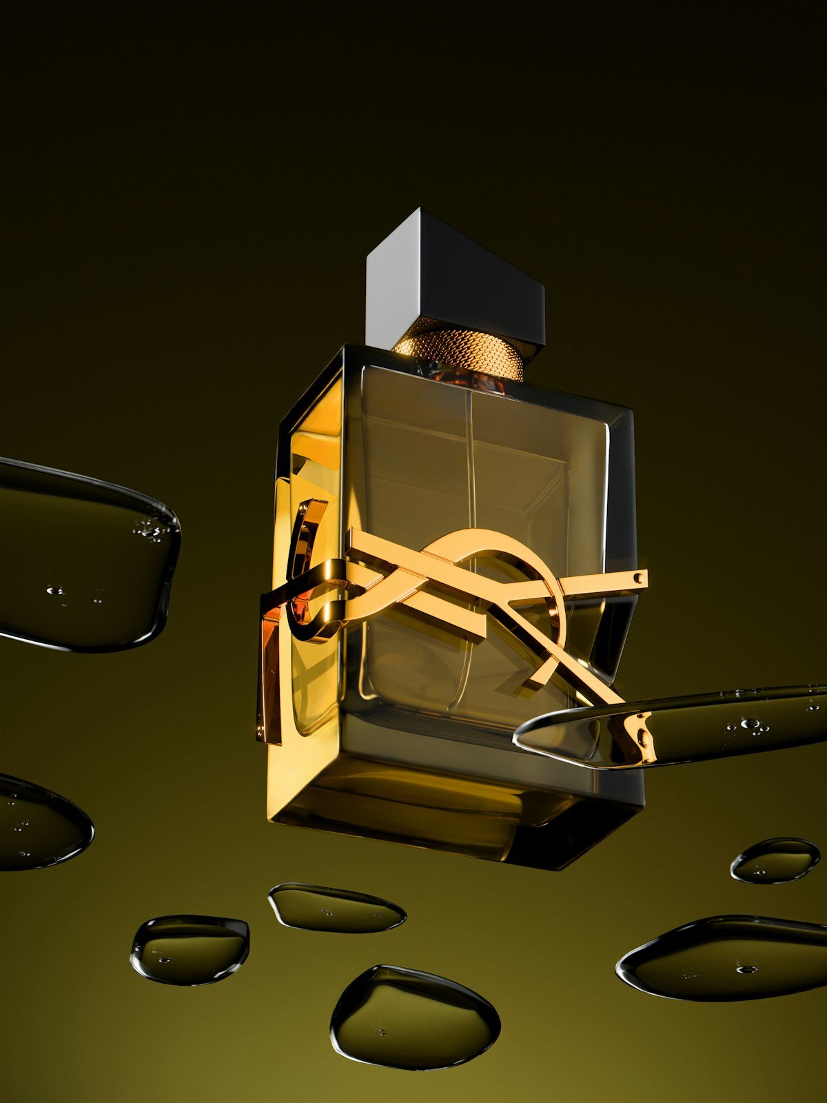 عطر نسائي ناعم — Lyssane