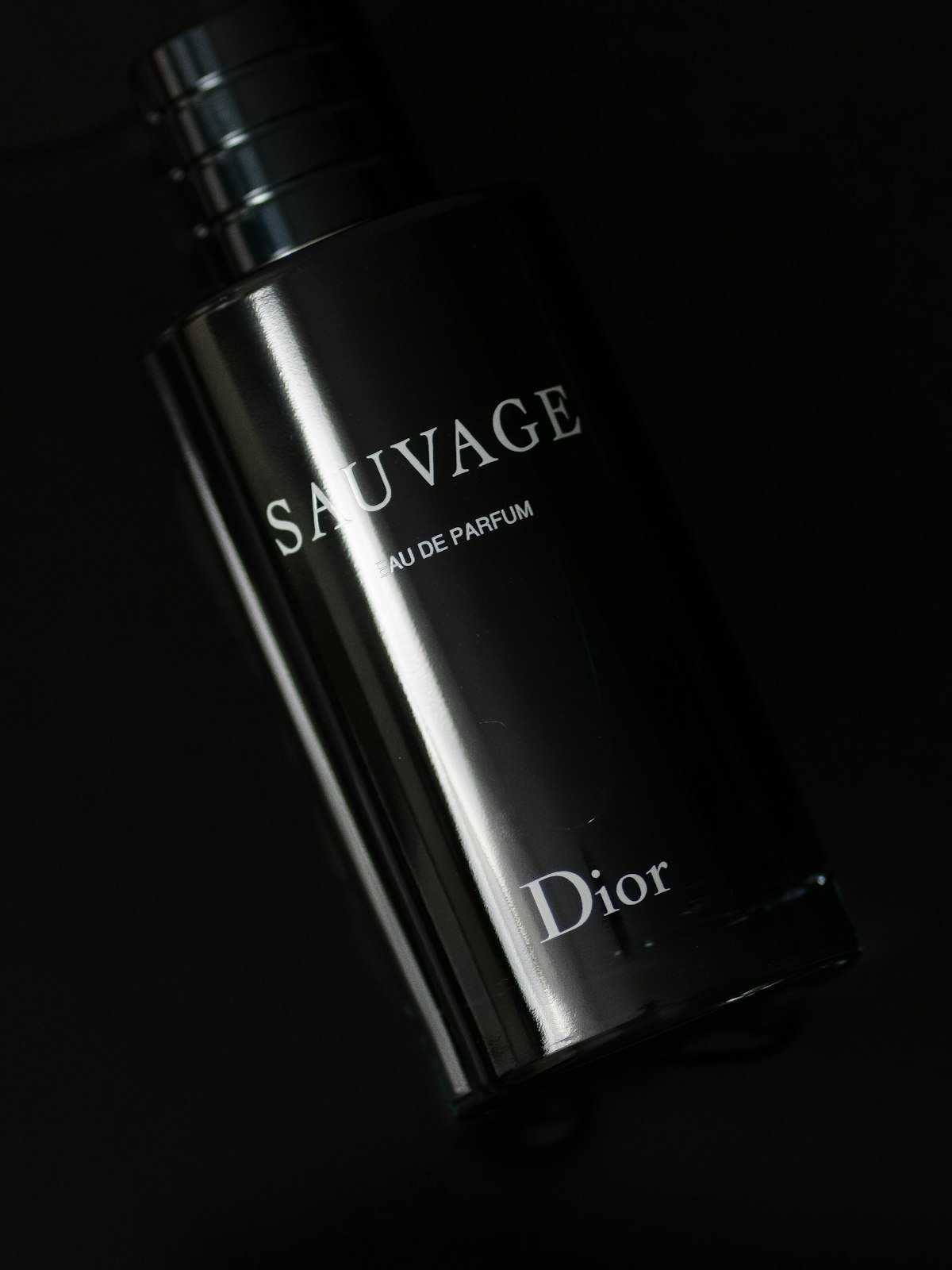 عطر رجالي دافئ — Valmora