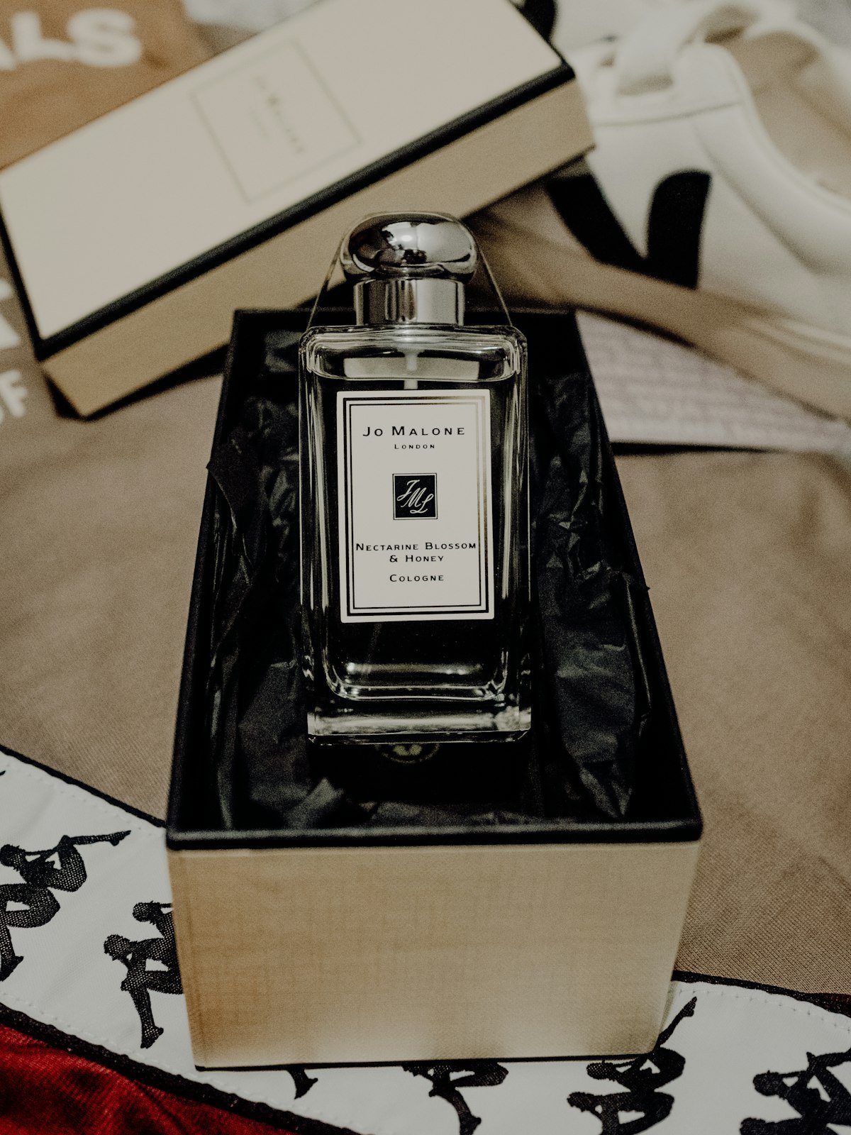 عطر رجالي أنيق — Cindral