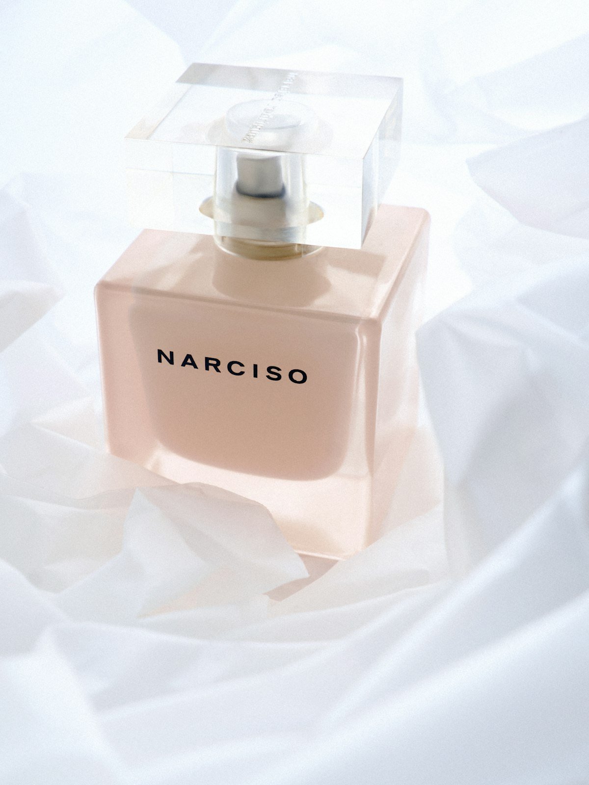 عطر نسائي ناعم — Mirael