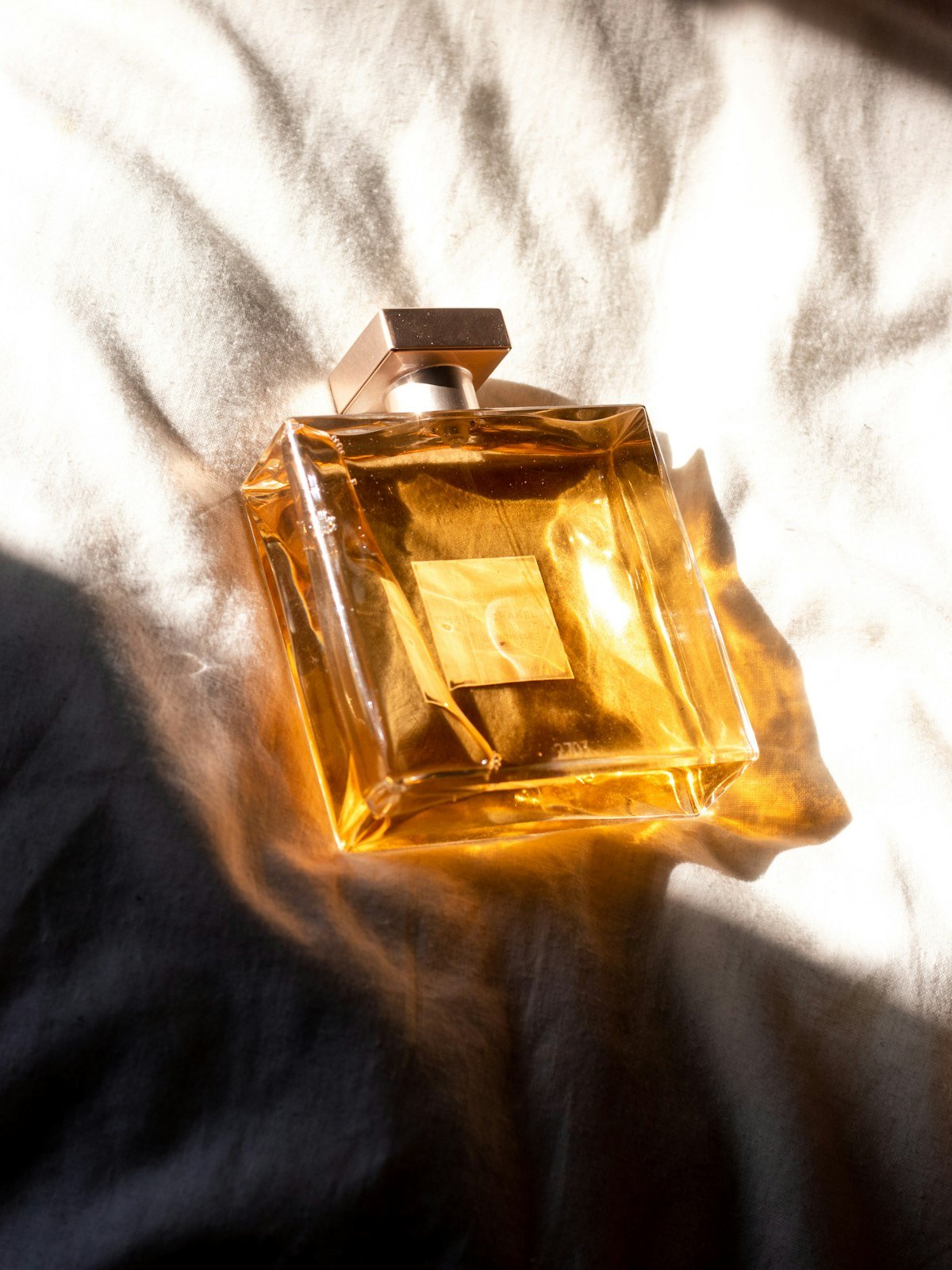 عطر نسائي ناعم — Nyxora