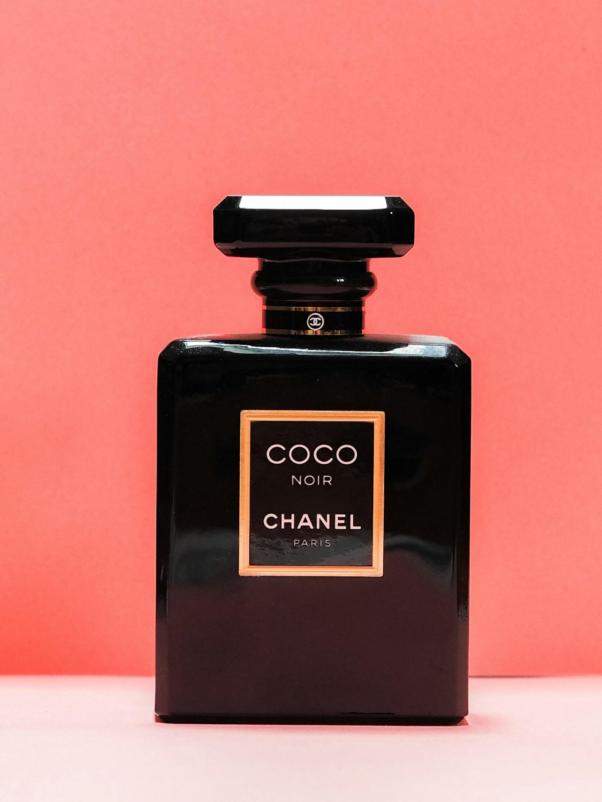 عطر نسائي مريح — Nyxora