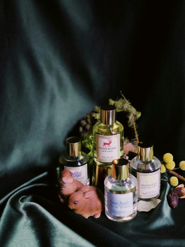 عطر رجالي راقٍ — Nevaine