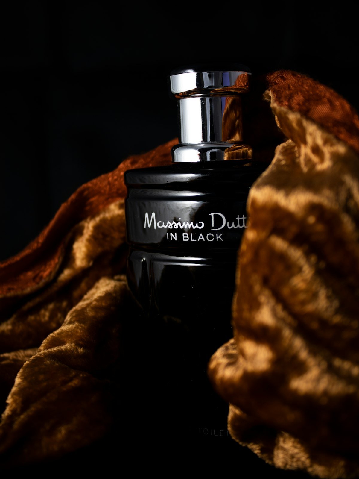عطر رجالي خفيف — Valmora