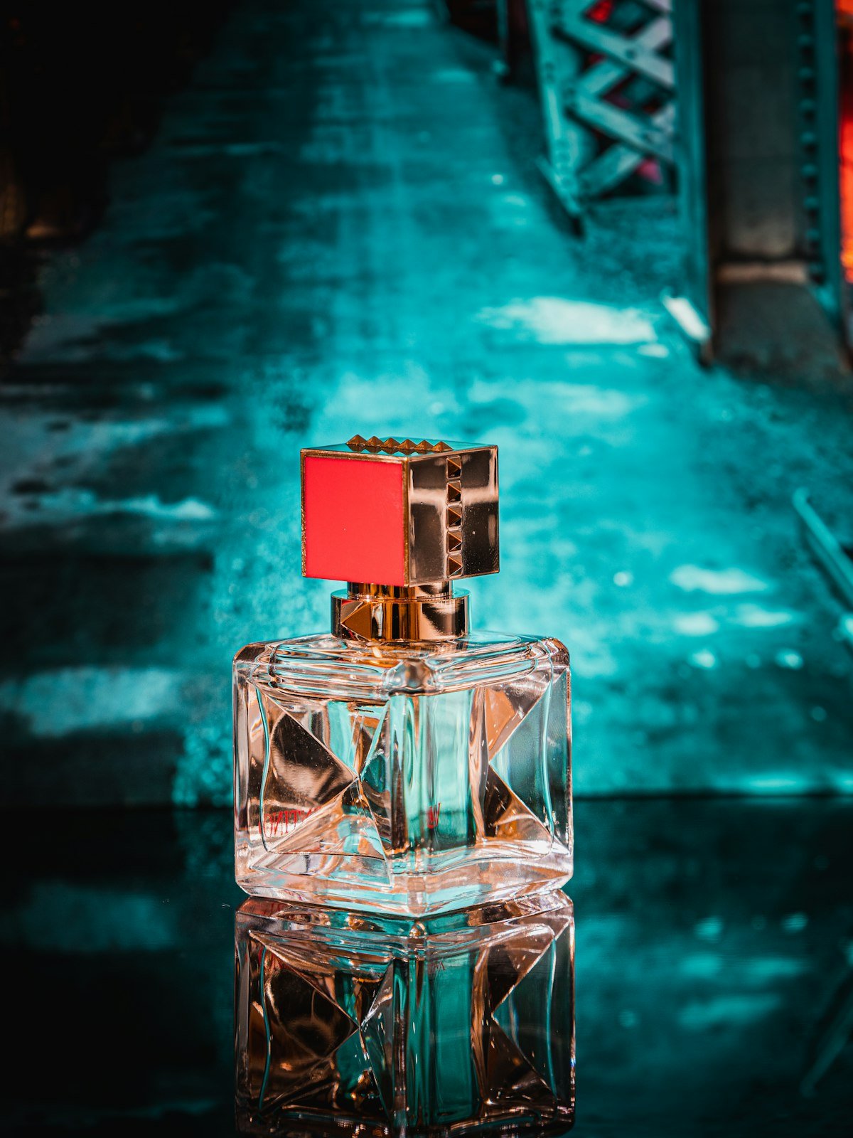عطر نسائي ناعم — Lyssane