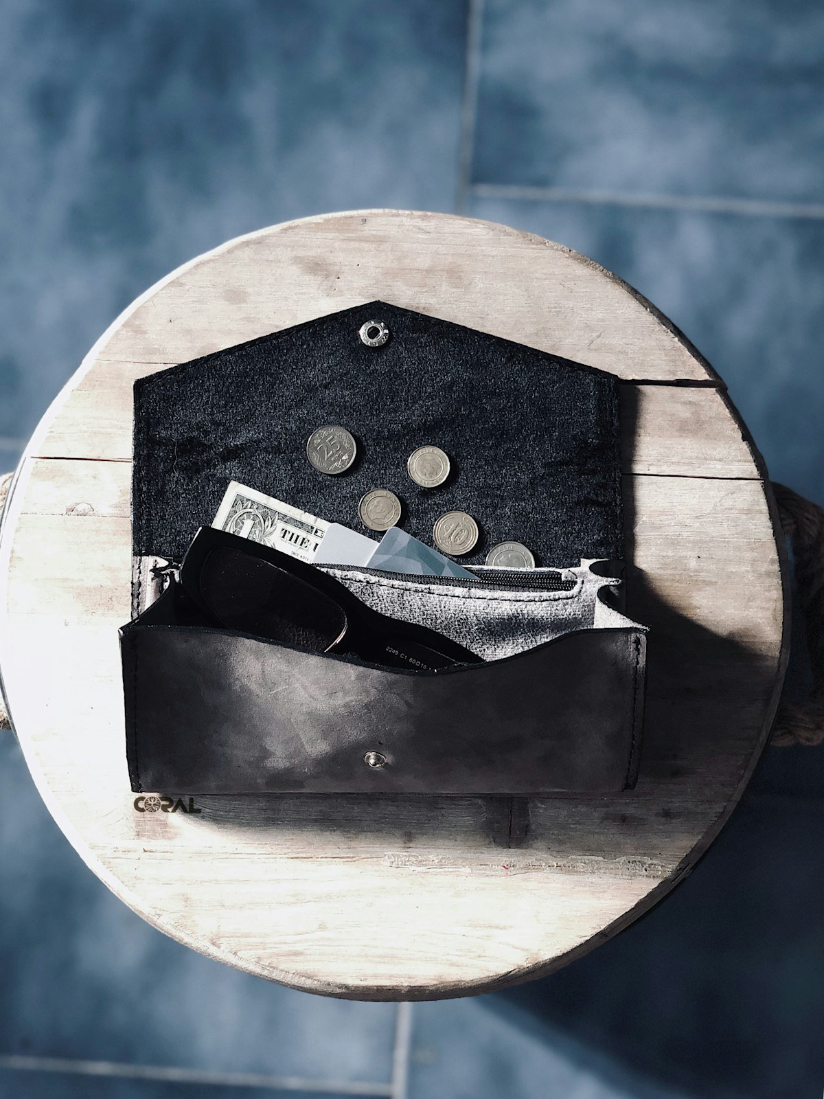 محفظة أنيقة — Ivorelle