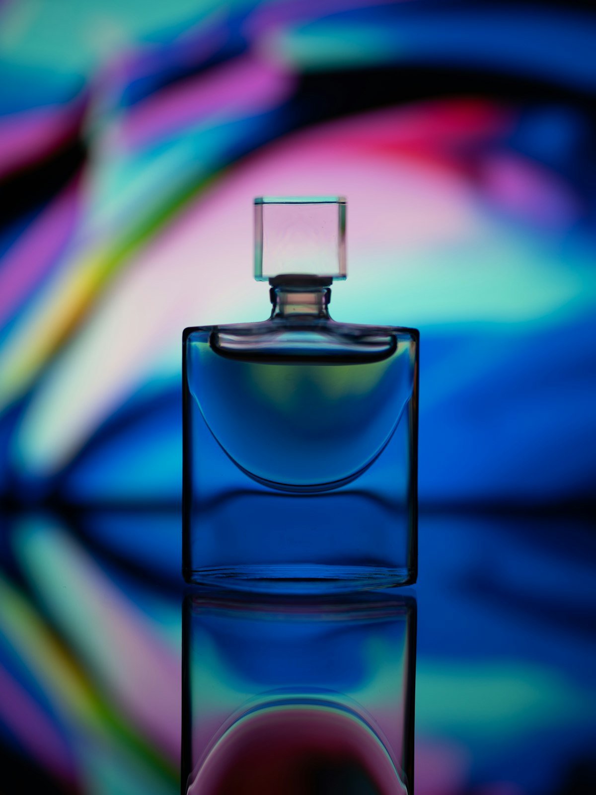 عطر نسائي أنيق — Valmora
